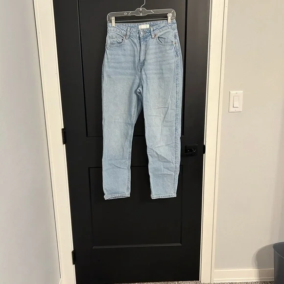 H&M Light Wash Straight Leg Jeans - Picture 1 of 1